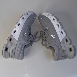 EUC On Running Women's Cloudflyer 5 Glacier Size 9 Shoes